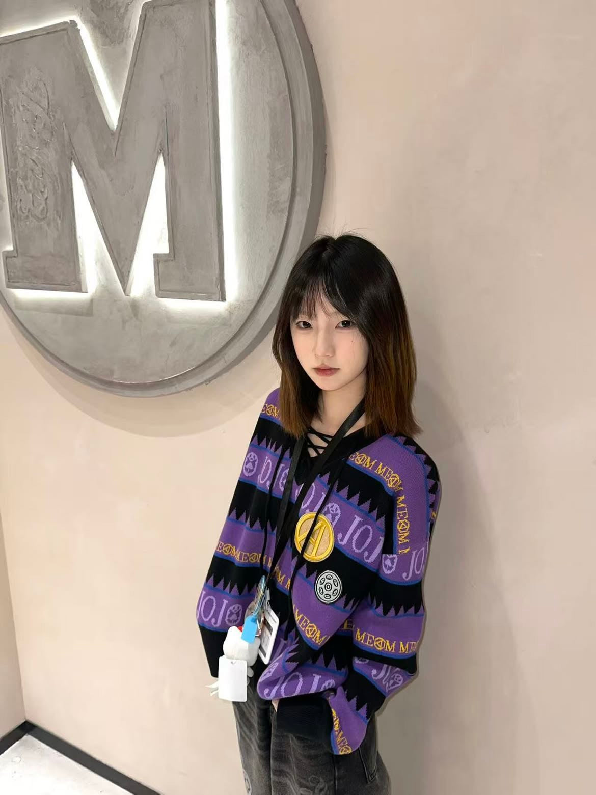 MEDM X JOJO 阿帕基字母刺繡毛衣